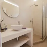 Chata Xerolithos Natural Living Kato Sangrion