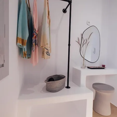 אכסניה Xerolithos Natural Living *